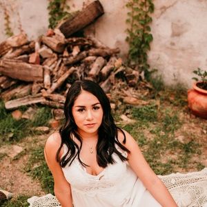 Meet your Posher, Naeli